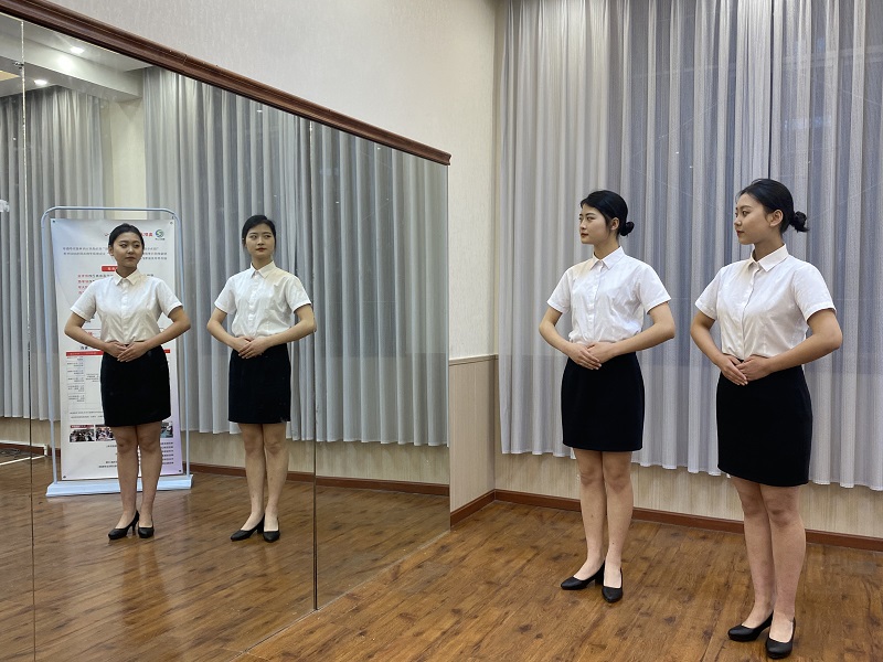 喜報：恭賀程佳欣、馬小越、李璇三位同學通過成航2022年單招面試考試